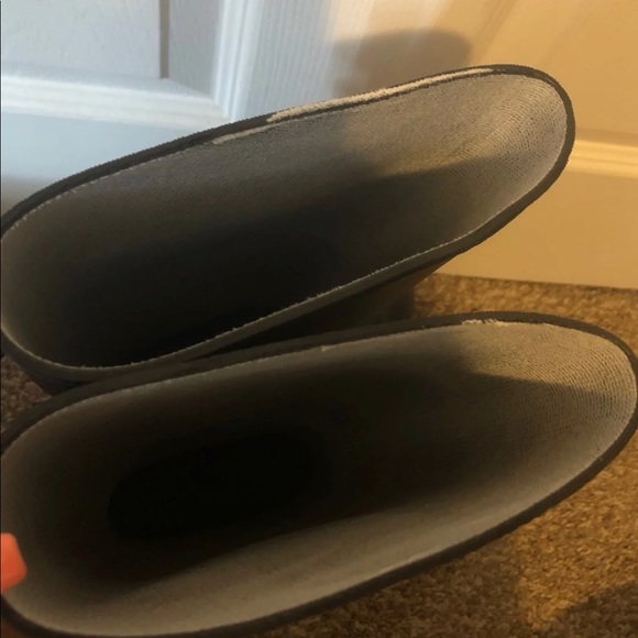 Classic Black Rainboots - Picture 4 of 4